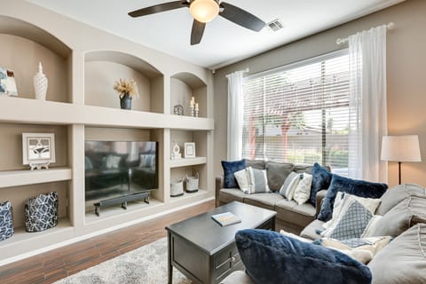 Shop, Golf & Hike: Surprise Group Getaway w/ Pool! House in Surprise