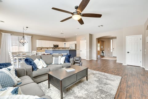 Shop, Golf & Hike: Surprise Group Getaway w/ Pool! House in Surprise