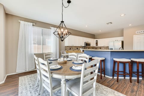 Shop, Golf & Hike: Surprise Group Getaway w/ Pool! House in Surprise