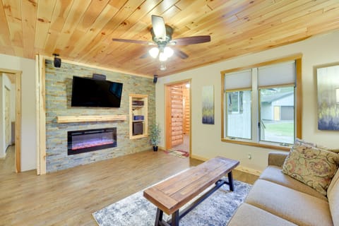 Cozy Cable Cabin Rental - Pet Friendly! House in Cable