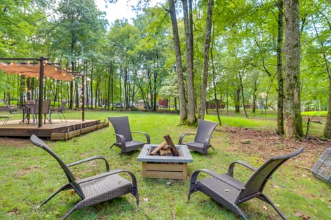 Deck, Fire Pit & Pool Access: Pennsylvania Home! House in Kidder Township