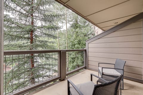 Ski-In Breckenridge Condo w/ Fireplace + Balcony! Apartment in Breckenridge