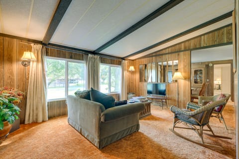 Cozy Salmon Home w/ Mountain Views & River Access House in Salmon River