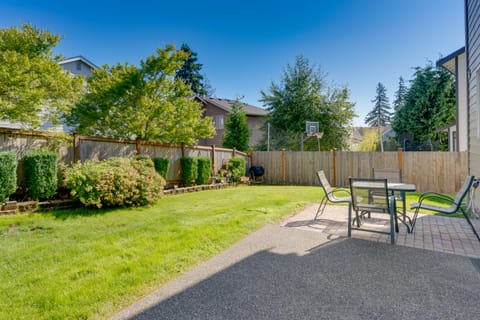 Home Gym, Yoga Studio & Office! Bothell Retreat House in Bothell