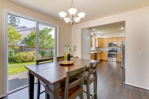 Home Gym, Yoga Studio & Office! Bothell Retreat House in Bothell