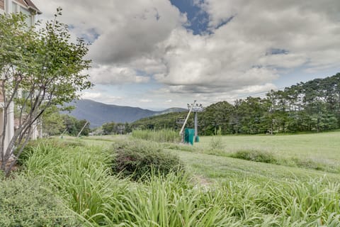 All-Season Fun! Wintergreen Resort Condo w/ Views Apartment in Massies Mill