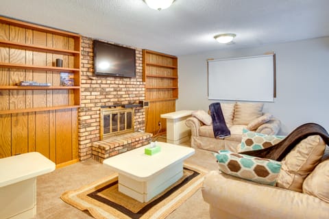 Spacious Family Home: 11 Mi to Dtwn Minneapolis! House in Brooklyn Park