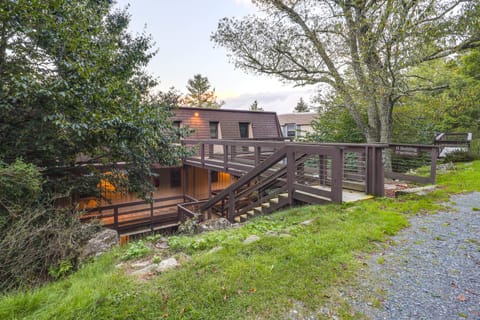 Walk to Slopes! Pet-Friendly Beech Mtn Condo Apartment in Beech Mountain