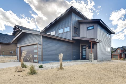 Ski-In/Out Home w/ Hot Tub in Granby Ranch Resort! House in Granby