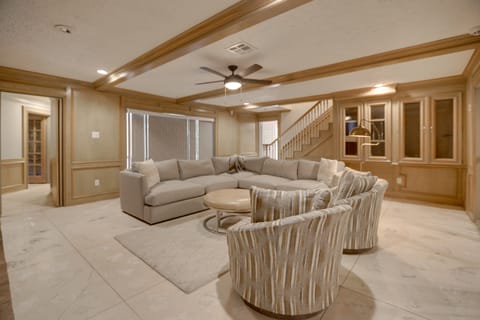 Poolside Oasis Near Medical Center & NRG Stadium! House in Houston