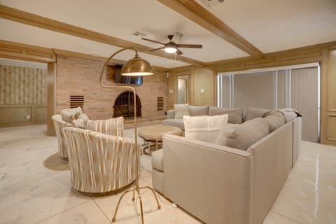 Poolside Oasis Near Medical Center & NRG Stadium! House in Houston