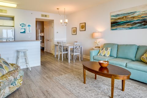 Balcony & Beach Access: Oceanfront PCB Condo Apartment in Panama City Beach