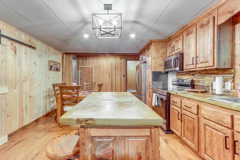 Wooded Blue Ridge Cabin: 2 Decks, Fire Pit! House in Georgia