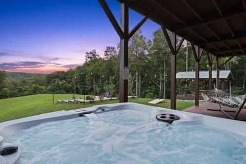 Murphy Cabin w/ Hot Tub, Fire Pit & Mountain Views House in Tennessee