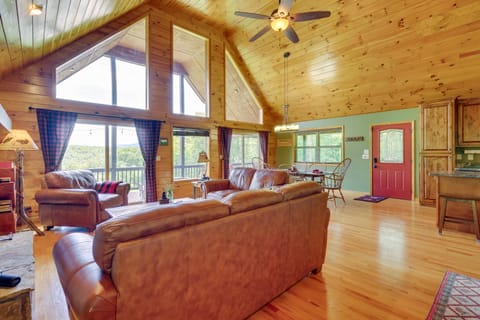 Murphy Cabin w/ Hot Tub, Fire Pit & Mountain Views House in Tennessee