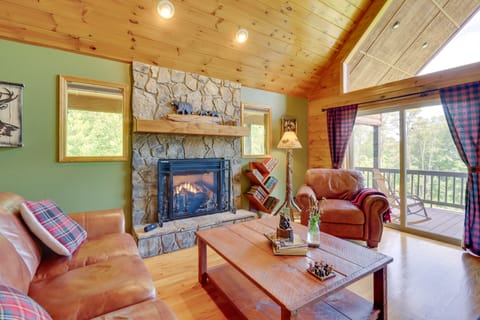 Murphy Cabin w/ Hot Tub, Fire Pit & Mountain Views House in Tennessee