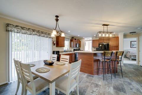 Efficiently Equipped Lewis Home: Deck & Gas Grill! House in Indiana