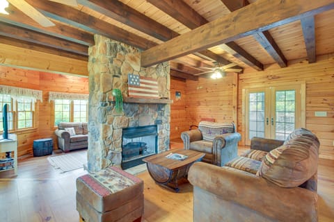 Peaceful Raphine Cottage w/ Deck & Fireplace! Cottage in Shenandoah Valley