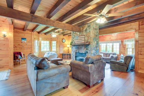 Peaceful Raphine Cottage w/ Deck & Fireplace! Cottage in Shenandoah Valley
