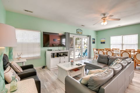 Walk to Ocean & Pier: Surfside Beach House w/ Pool House in Surfside Beach