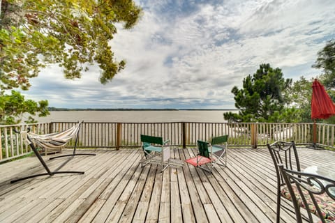 Pet-Friendly Checotah Home w/ Deck & Lake Views! House in Eufaula