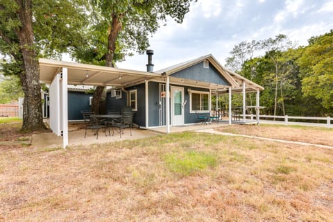 Kingston Cabin Rental: Walk to Lake Texoma Beaches House in Lake Texoma