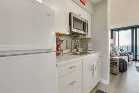 Pool Access: 8th-Floor Condo on North Myrtle Beach Apartment in North Myrtle Beach