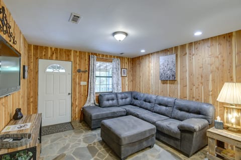 Riverfront Briceville Cabin w/ Patio & Fire Pit! House in Tennessee