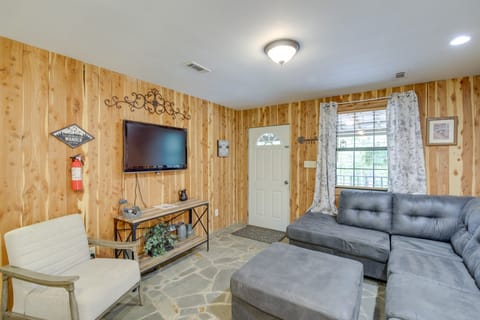 Riverfront Briceville Cabin w/ Patio & Fire Pit! House in Tennessee