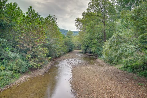 Briceville Cabin w/ River Access & Mountain Views! House in Tennessee
