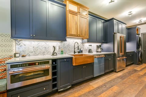 Modern Franklin Studio: Prime Downtown Location! Apartment in Franklin