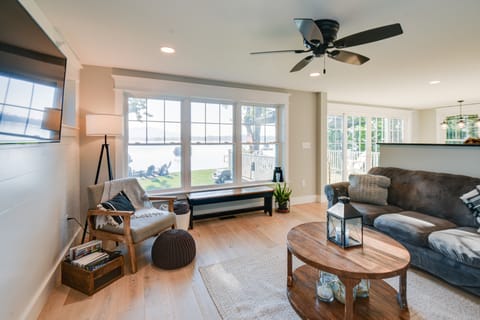 Lakefront Center Ossipee Home w/ Boat Dock! House in Ossipee Lake