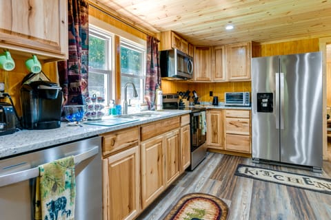 Furnished Deck: Rustic Cabin in Cosby! House in Great Smoky Mountains
