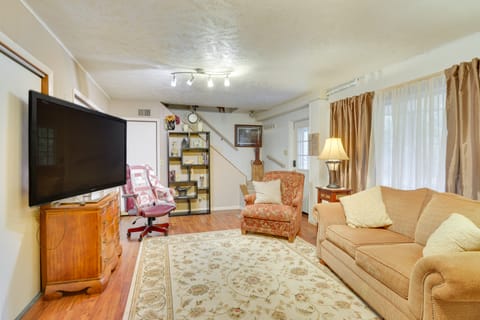 Fort Calhoun Home w/ Screened Porch + Playground! Apartment in Iowa