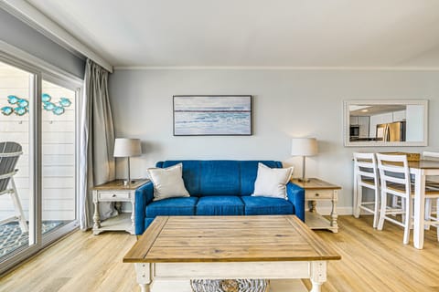 Oceanfront South Carolina Retreat - Pool & Balcony Apartment in Garden City