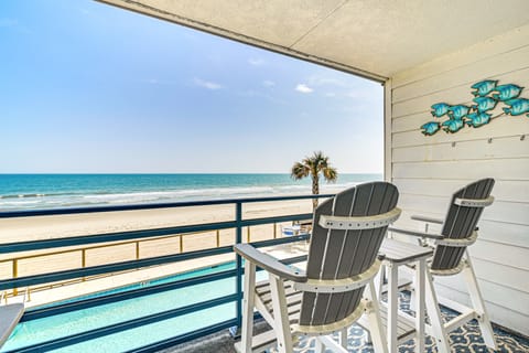 Oceanfront South Carolina Retreat - Pool & Balcony Apartment in Garden City