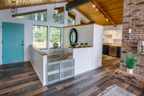 Tree-Lined Gold Beach Retreat w/ Multiple Decks! House in Oregon