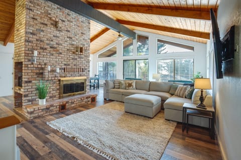 Tree-Lined Gold Beach Retreat w/ Multiple Decks! House in Oregon