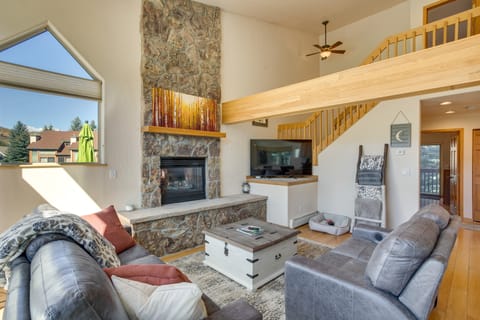 Cozy Colorado Retreat w/ Deck, Grill & Pool Access Apartment in Edwards