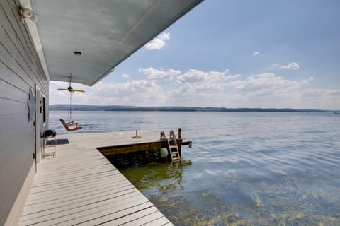 Hot Tub & Dock: Guntersville Lake Getaway! House in Alabama