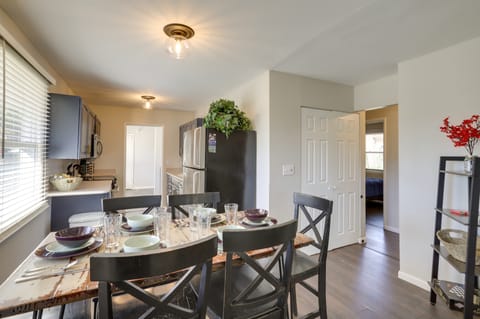 Lovely South Bend Home ~ 3 Mi to Dtwn & Notre Dame House in Mishawaka