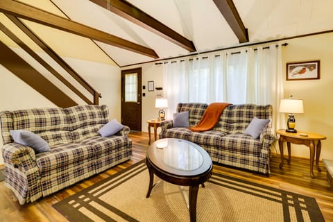 Hike, Swim, Ski & More: Home in Arrowhead Lakes! House in Coolbaugh Township