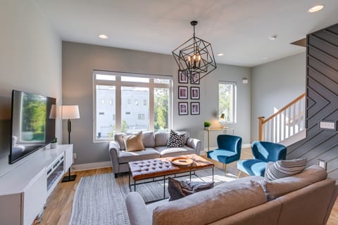 Nashville Townhome w/ Rooftop Balcony & Game Room! Apartment in Nashville