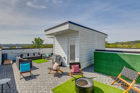 Nashville Townhome w/ Rooftop Balcony & Game Room! Apartment in Nashville