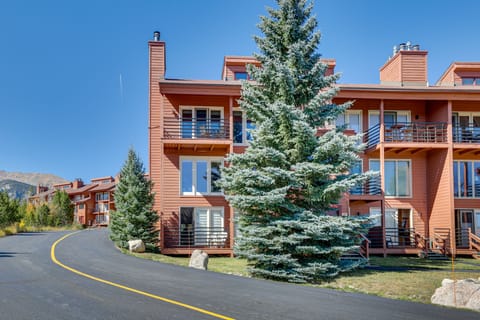 Cozy Condo w/ Balcony & Mtn Views in Silverthorne Apartment in Wildernest