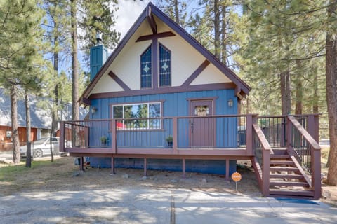 Cabin w/ Deck, Fire Pit & Big Bear Lake Access! House in Big Bear