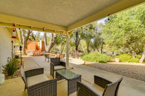 Private Lake, Hot Tub & EV Charger: Mariposa Home! Cottage in Bootjack