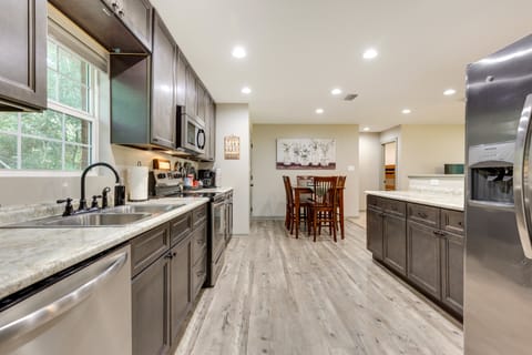 Rural Retreat w/ Covered Porch Near Jackson House in Alabama