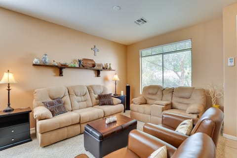 Outdoor Oasis! Getaway 5 Mi to State Farm Stadium House in Avondale