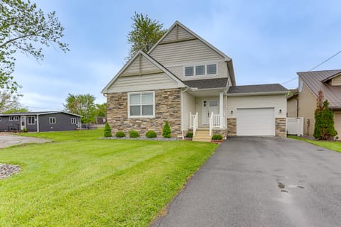 Hot Tub, Lake Access, & Dock: Port Clinton Retreat House in Lake Erie